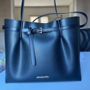 michael kors nwt purse!! in perfect condition